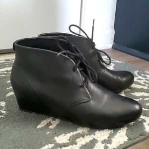 Clarks Artisan Women's Wedge Heel Booties (US 7.5)